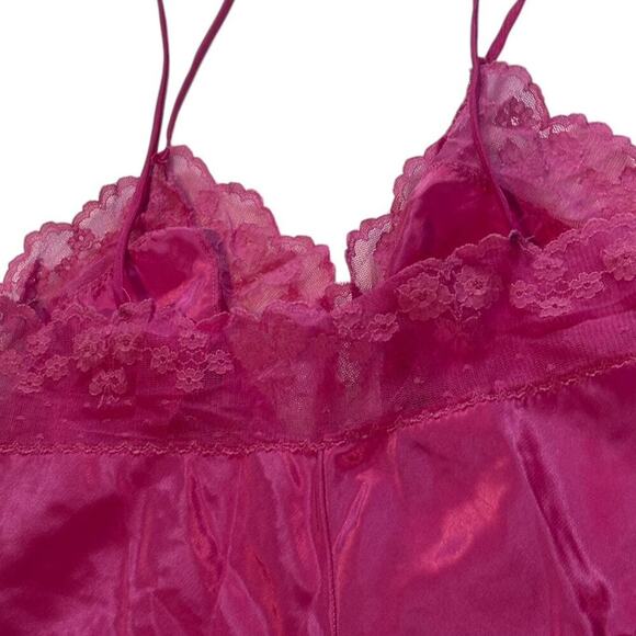 Formfit adorable hot pink lace lingerie top with bow details and silky fabric - Picture 4 of 7